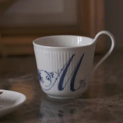 Alfabet Kollektion højhankskop, M, 33 cl