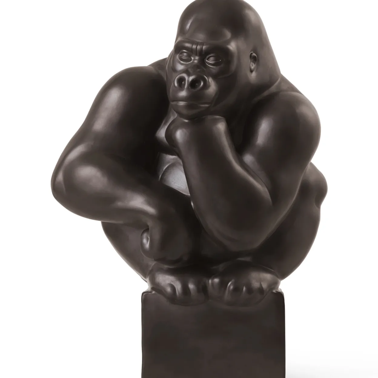 Figurer gorilla med hovedet hvilende på hånden, 40 cm