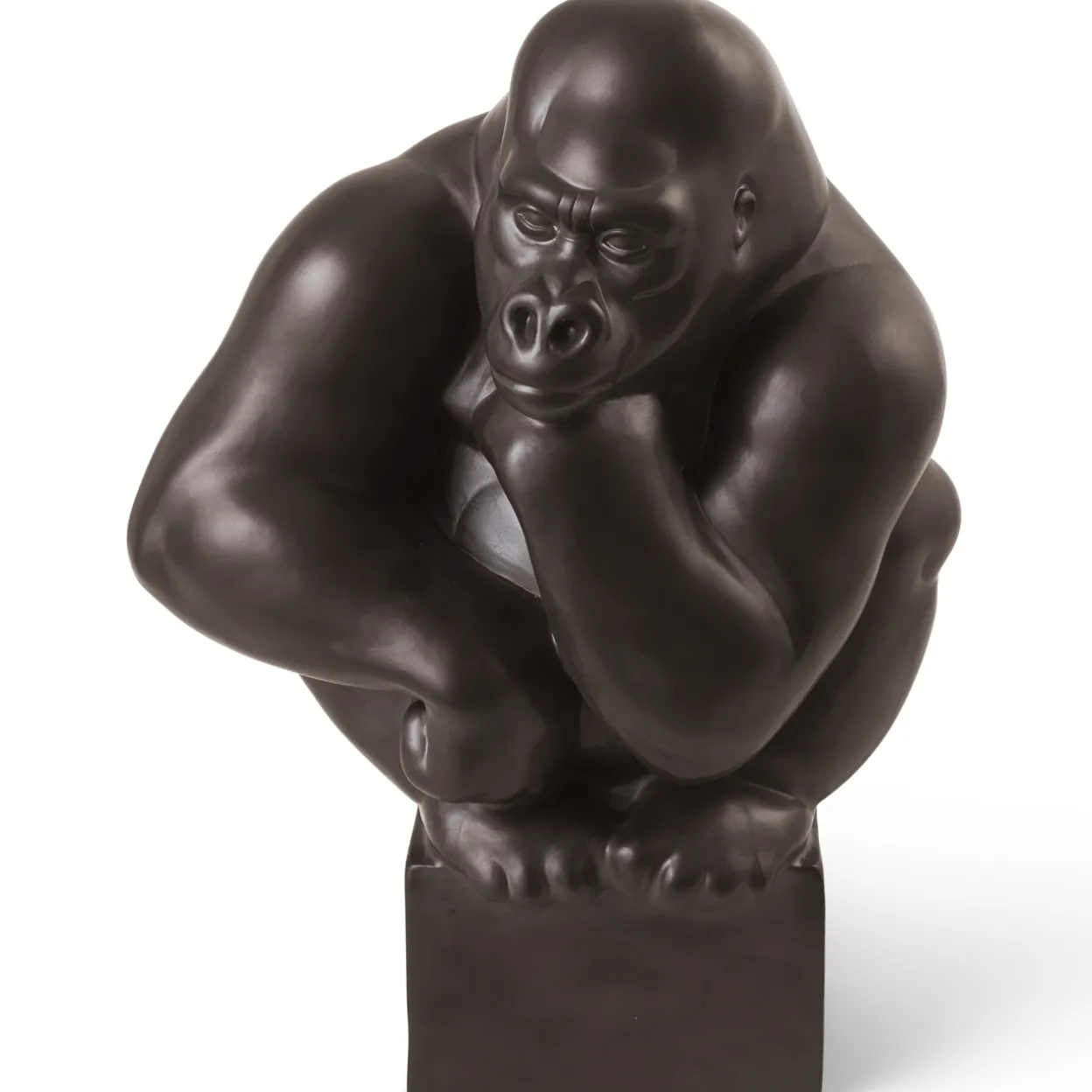 Figurer gorilla med hovedet hvilende på hånden, 40 cm