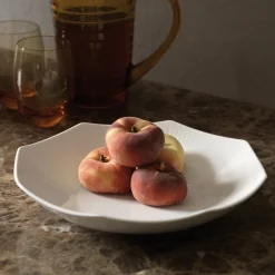Hvid Riflet ottekantet skål, 25 cm
