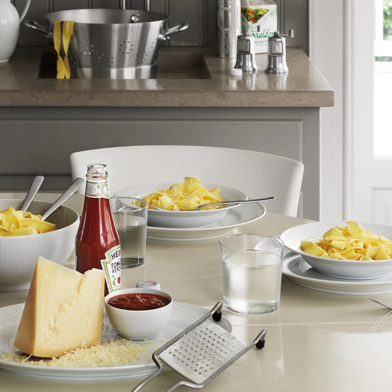 Hvid Riflet tallerken, 27 cm