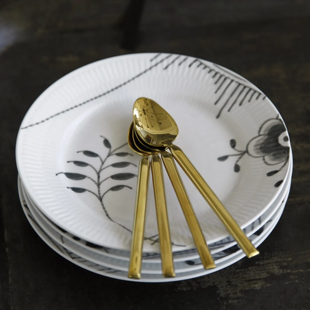 Sort Mega Riflet tallerken, decoration 2, 19 cm