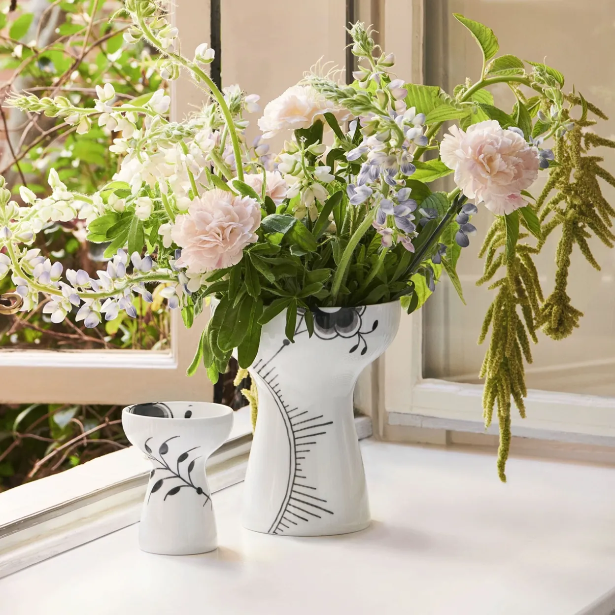 Sort Mega Riflet vase, 11 cm